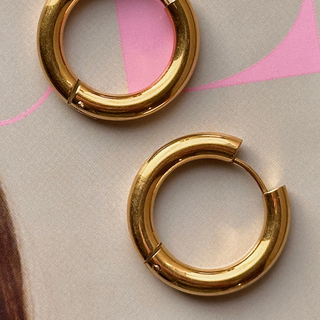 BOLD GOLDEN HOOPS