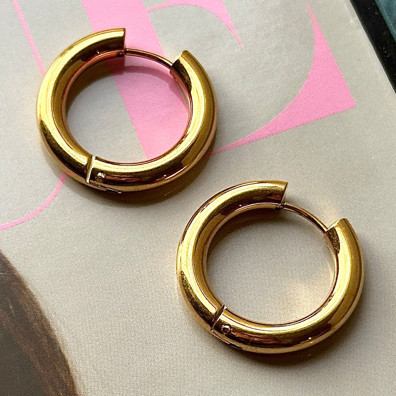 BOLD GOLDEN HOOPS