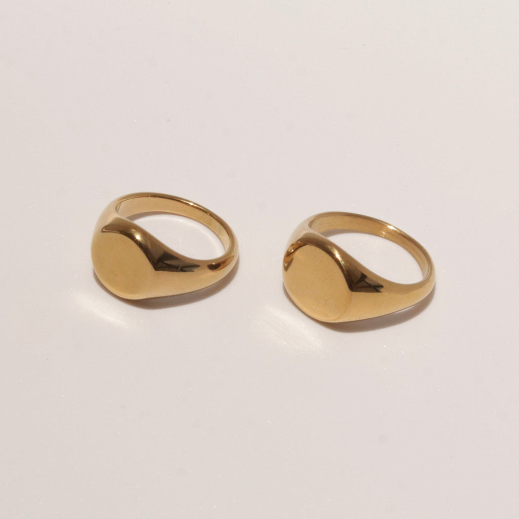 OVAL SIGNET RING