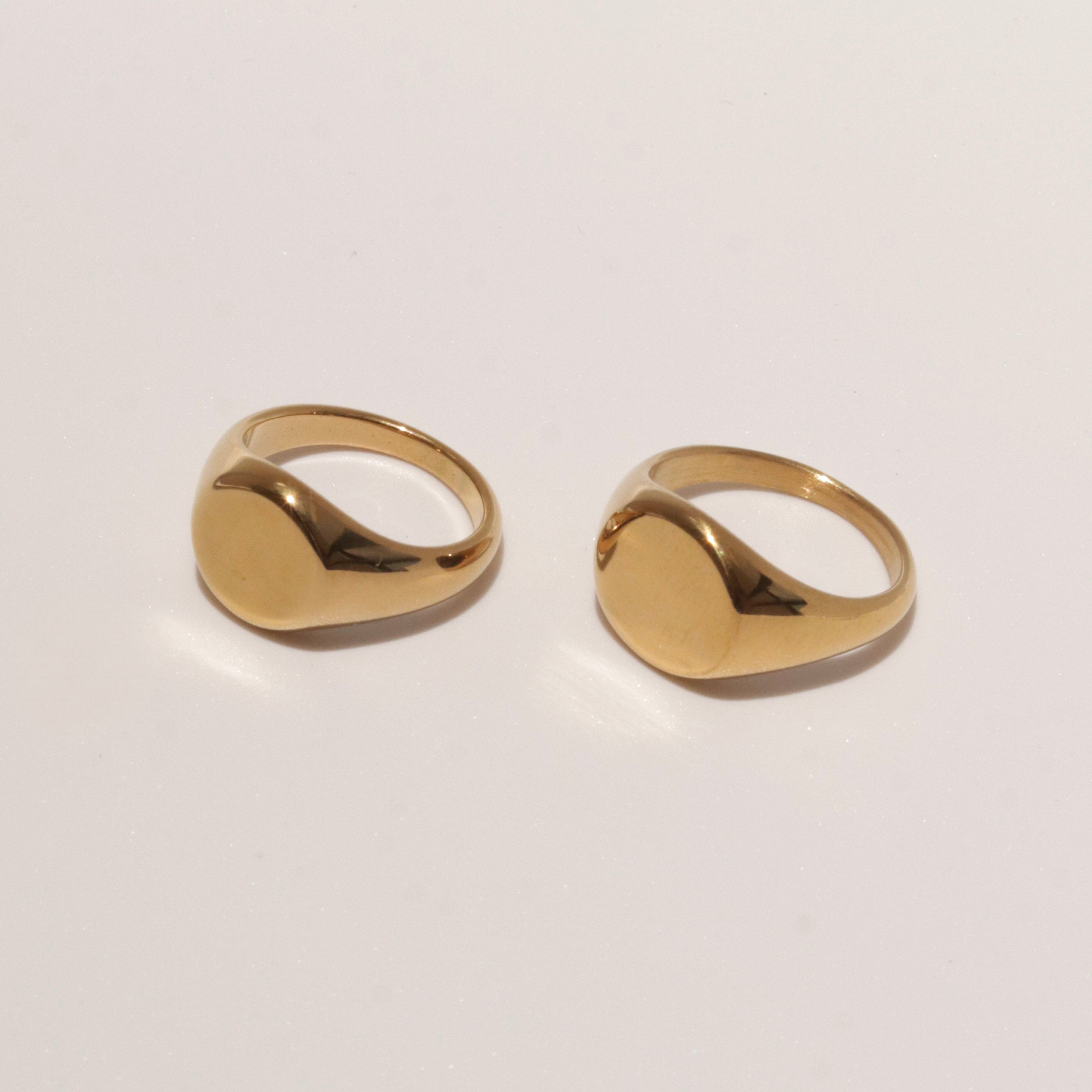 OVAL SIGNET RING