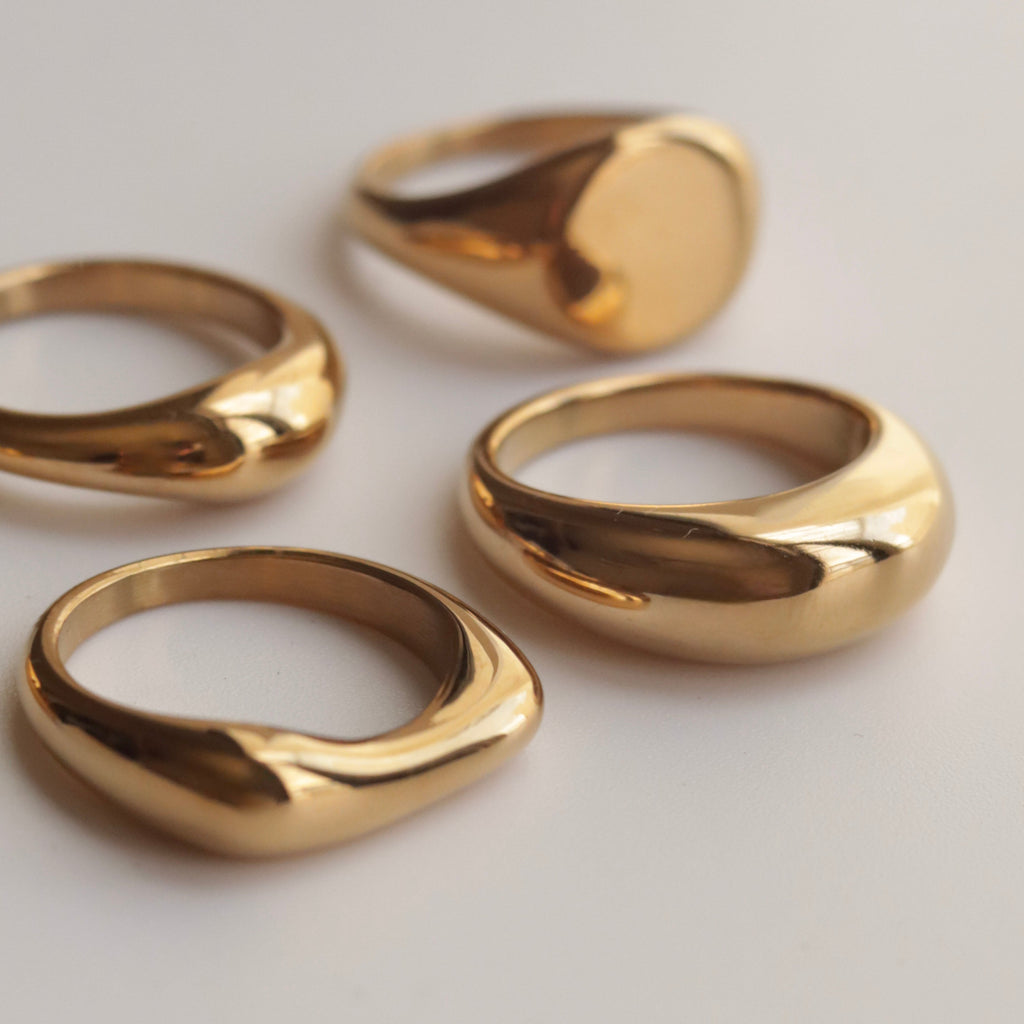 OVAL SIGNET RING