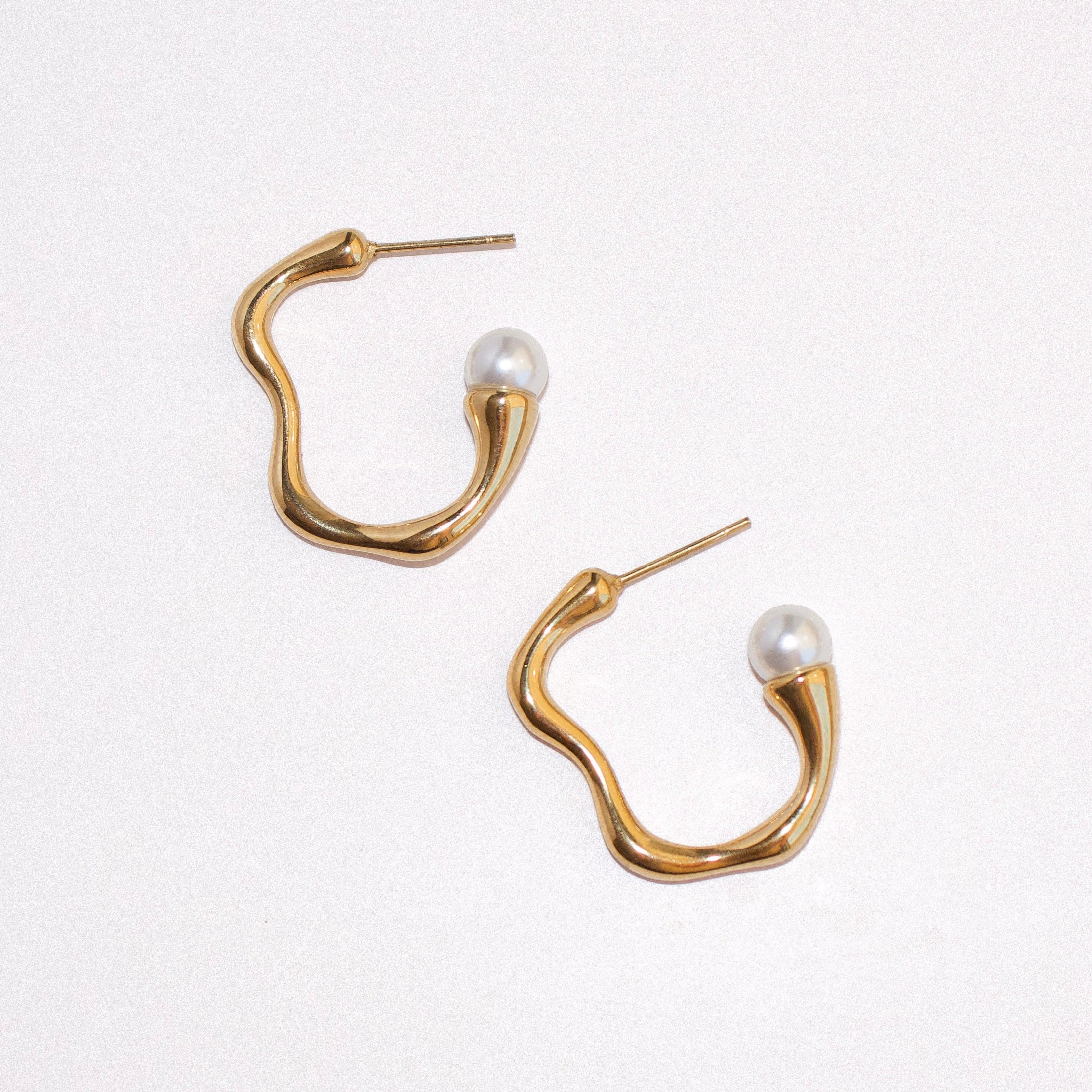 ARETES GOLDEN PEARL TWIST