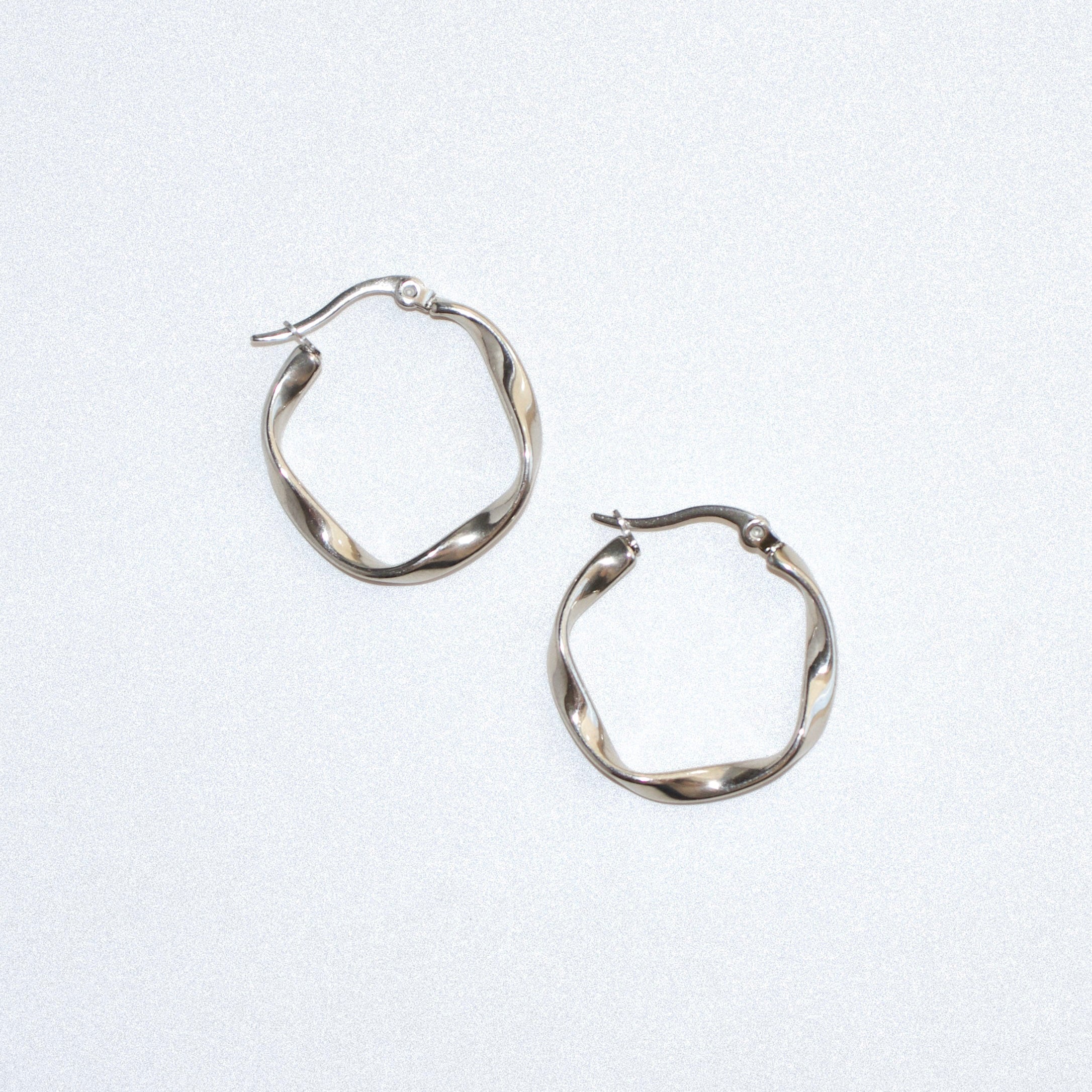 TWIST SILVER HOOPS